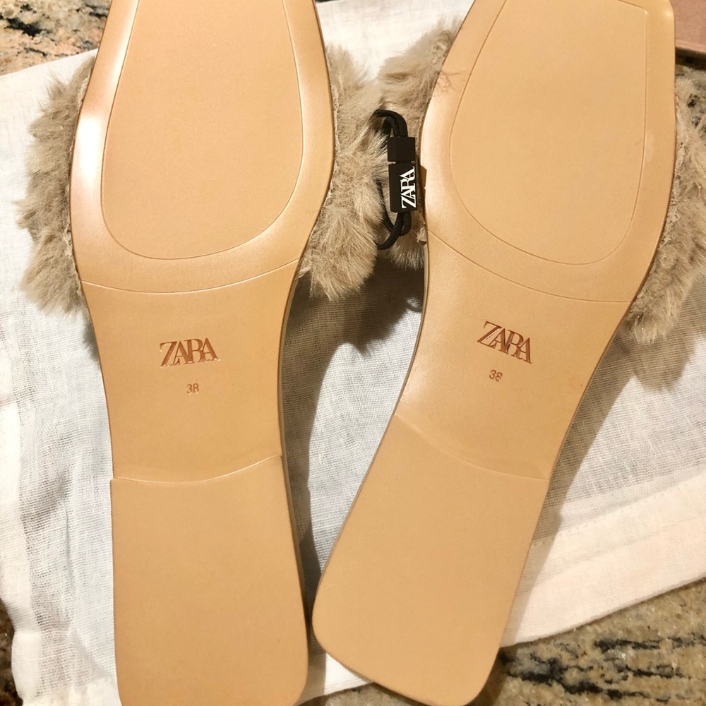 Zara stone grey low heel faux fur sandals with chain buckle - Picture 8 of 8